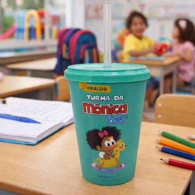 Copo Plástico 350ml com Tampa e Canudo Personalizado